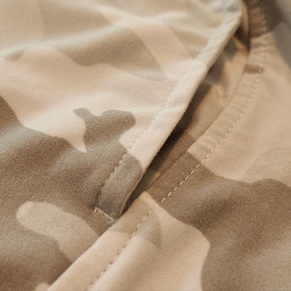 Athletic Works Women’s L 12-14 Buttery Soft Performance Gym Short Grey Camo - Picture 3 of 4